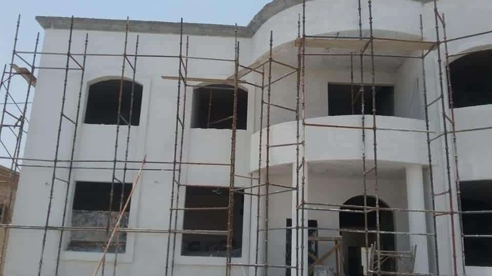 مقاول بناء